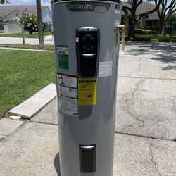 A.O. Smith Signature 500 40-Gallon Tall 5500W Smart Hot Water Heater  EE12-40H55DVF - Must Go!! for Sale in Orlando, FL - OfferUp