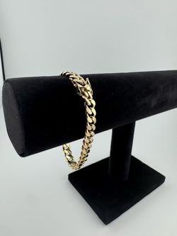 10K Cuban Link Butterfly Lock Bracelet