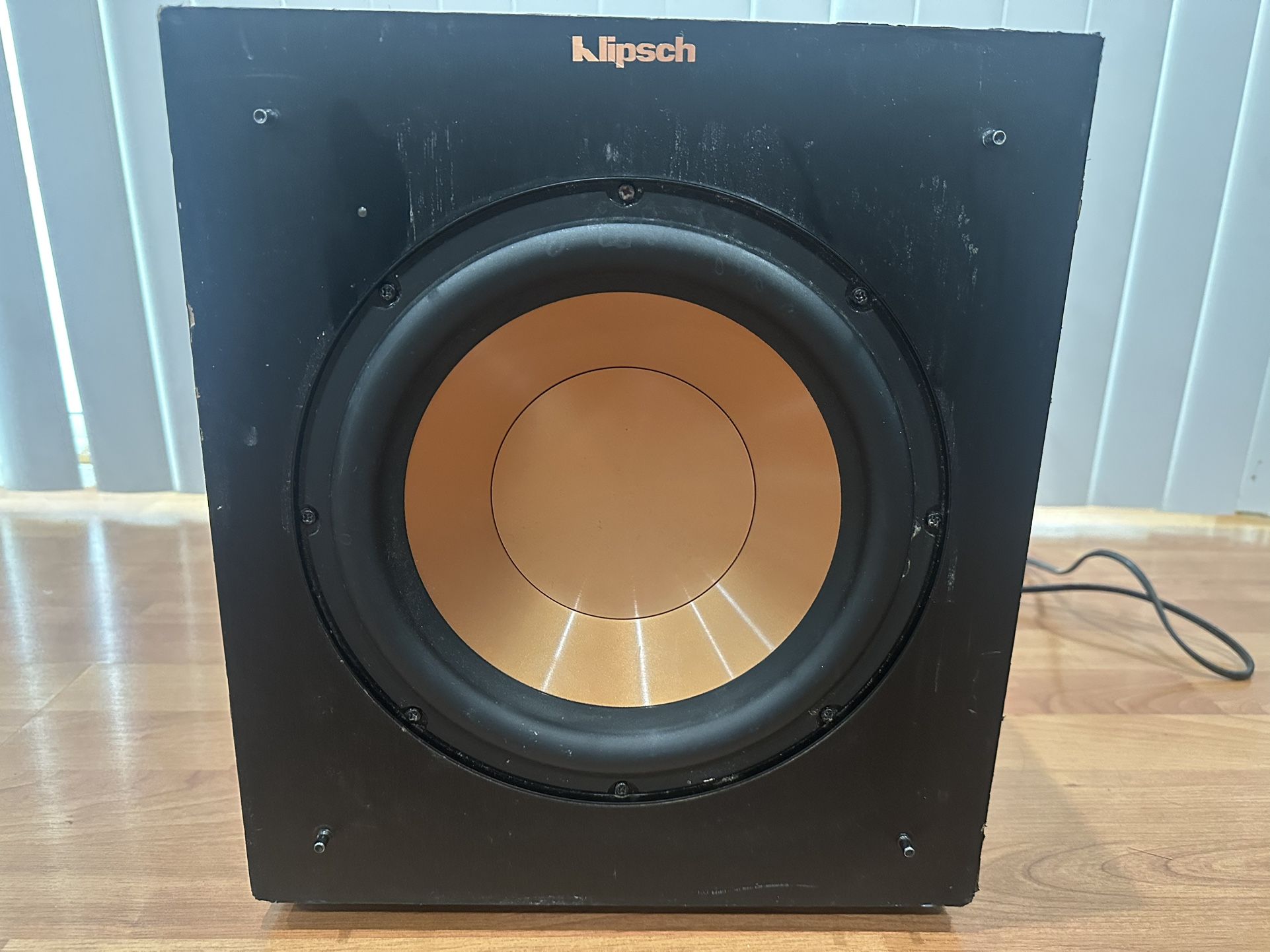 KLIPSCH R-10SW POWERED SUBWOOFER. 10” WOOFER ( NO GRILL COVER)