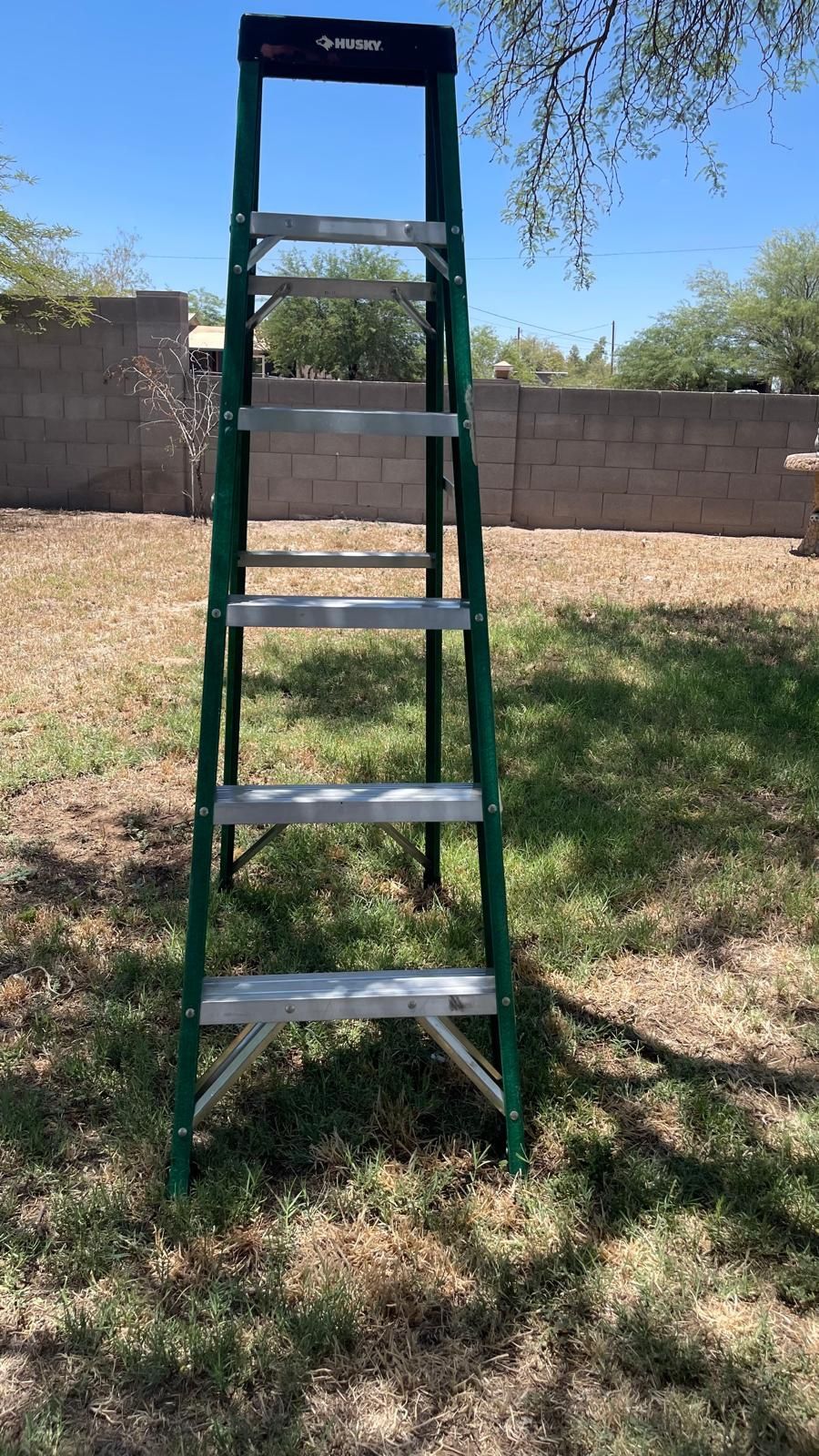 Husky 6 Ft Ladder Great Condition