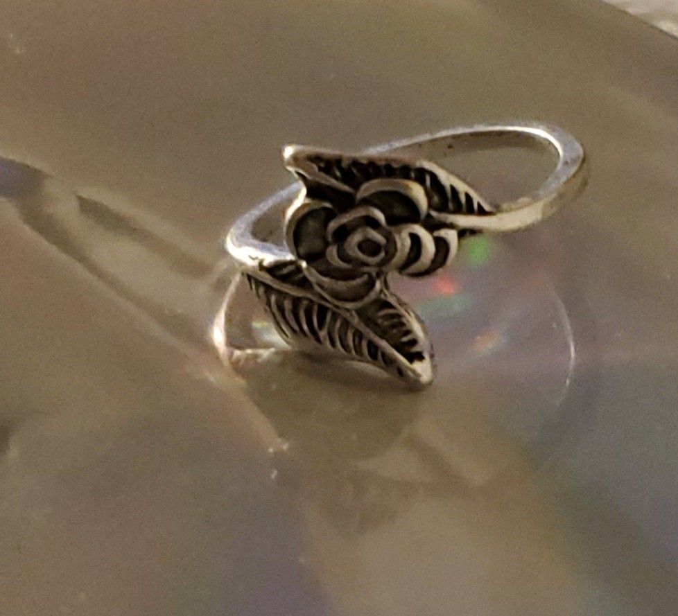 SZ 6 Sterling Silver Adorable Ring