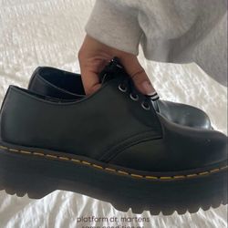 Dr. Martens 8053 Leather platform shoes, size 7 women