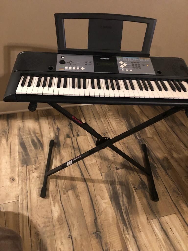 Yamaha PSR - E233