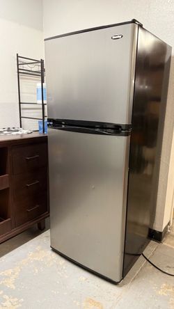 Apartment size refrigerator