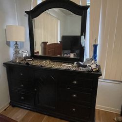 black dresser w/ mirror