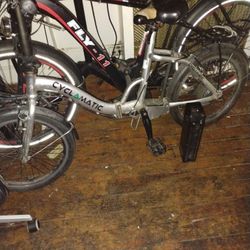 Cyclamatic Electric Bike With Key Battery Charger 