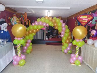 Balloon arch and 2 columns