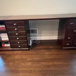 Pottery Barn Desk & Matching Shelf In Good Condition.