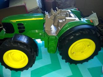 John Deere larger scale tractor {about 12" long}