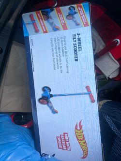 Hot Wheels 3-Wheel Tilt Scooter for Kids