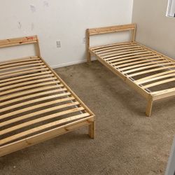 2 Twin Size Beds