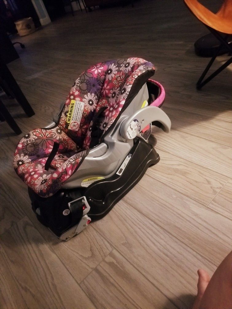 Like New Infant Carseat/carrier