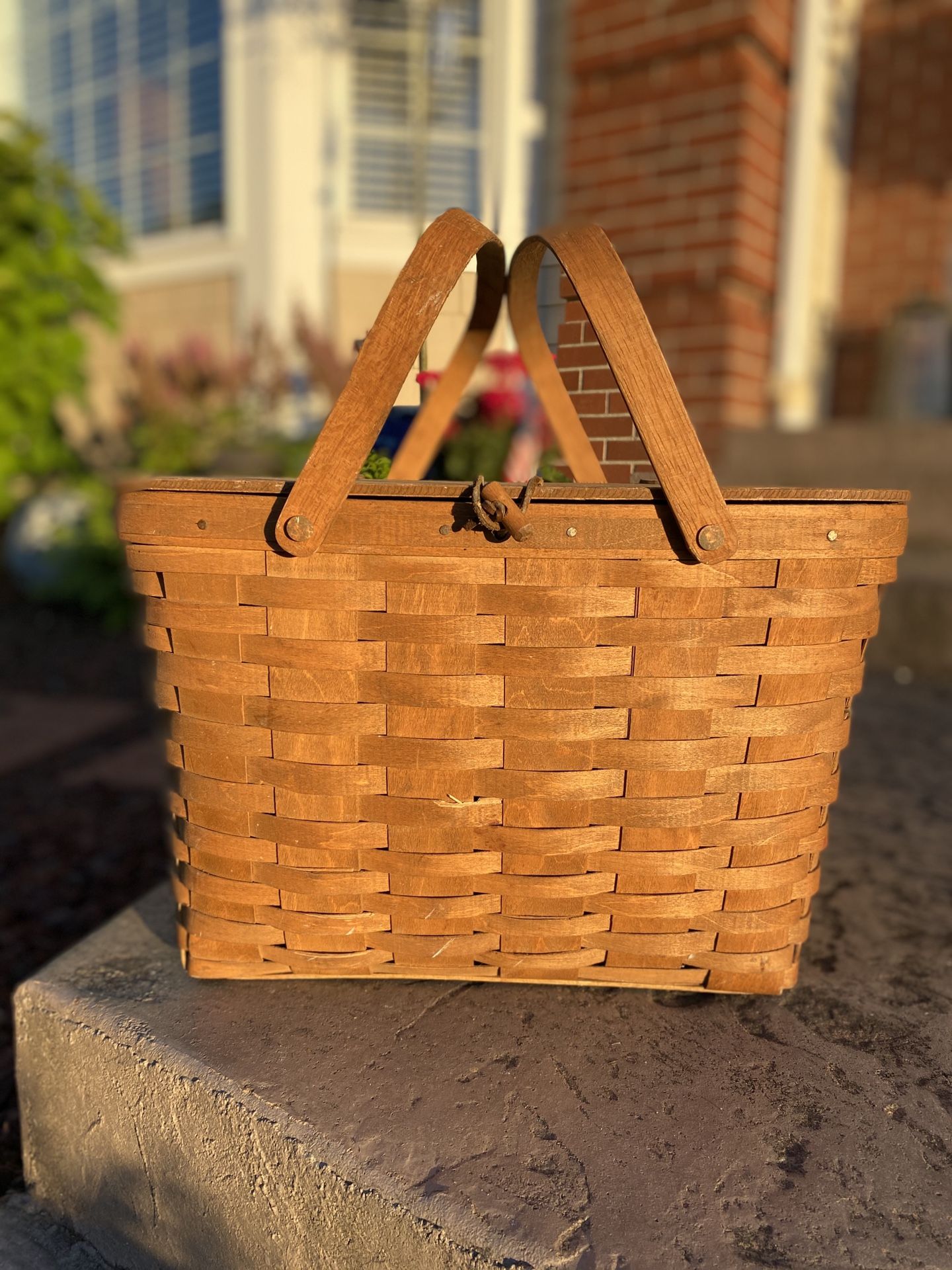 Collectible vintage Longaberger 1986 large picnic basket