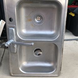 Kitchen Sink 28x 32 In