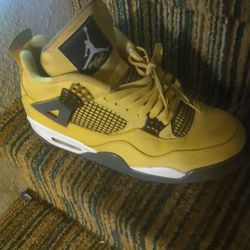 Jordan 4s Yellow Thunders 