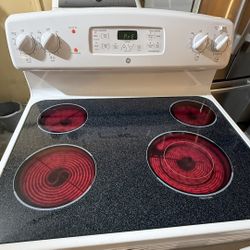 GE Stove White 