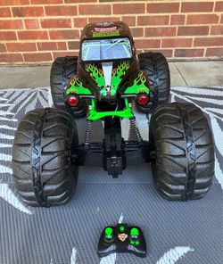 Monster Jam Mega Grave Digger Remote Control Car