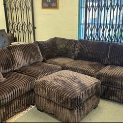 New Sectional Couch with Ottoman! Free Delivery 🚚! Free Assembly! 