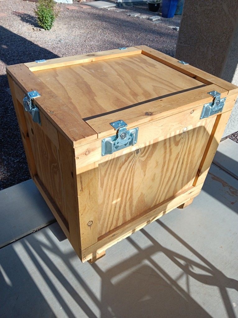 Wooden Crate With Lid