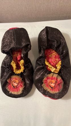 Anna Slippers size small kids