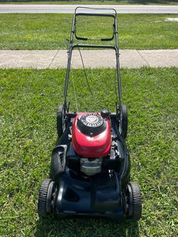Honda 21 inch self propelled lawnmower The machine has damaged the pull cord to turn it on You can f