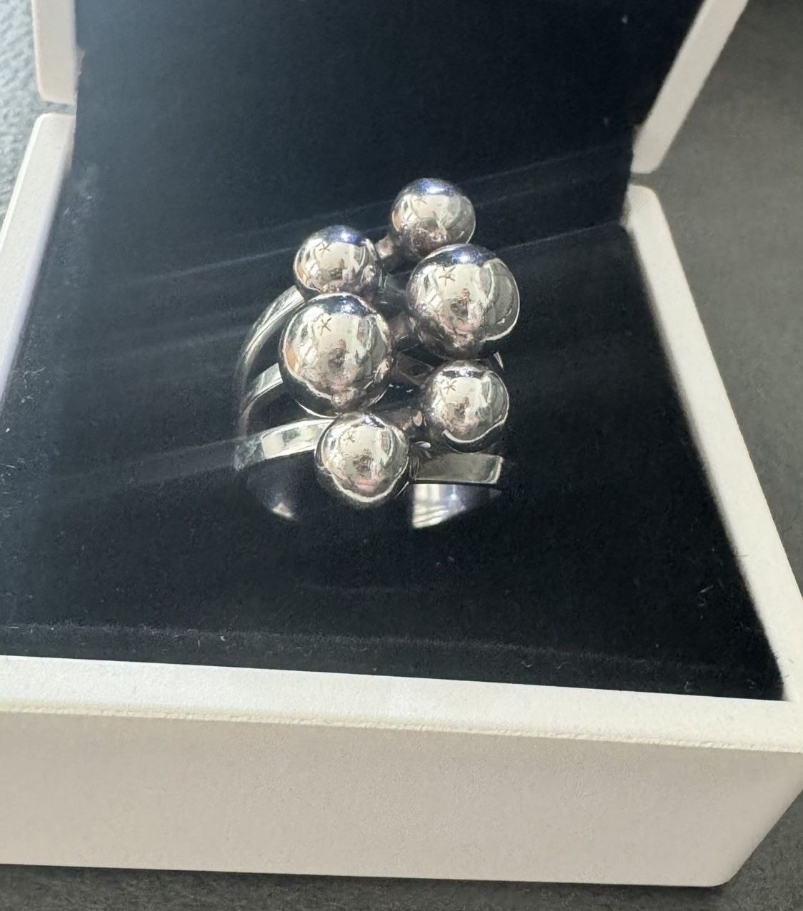 Hob Modernist Mexico Ring Size 7 925 Sterling Silver Ball Bead Ring, Large Hammered Band Cluster Ring In great condition 9.33 grams