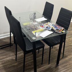 DINING TABLE WITH 4 Chairs 