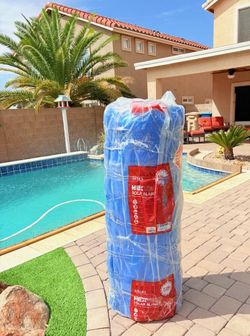 * New x 28 foot Leslie's swimming pool solar cover
