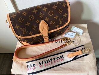 LOUIS VUITTON PURSE