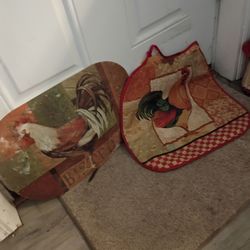 Four rooster placemats and four rooster kitchen chair covers