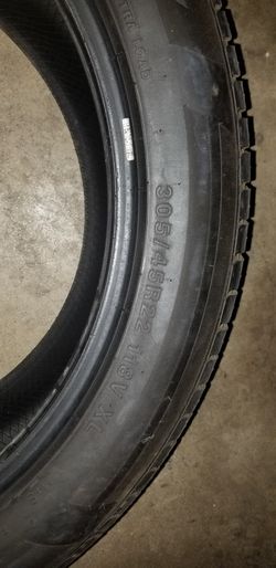 Tire 305/45R22 118V XL