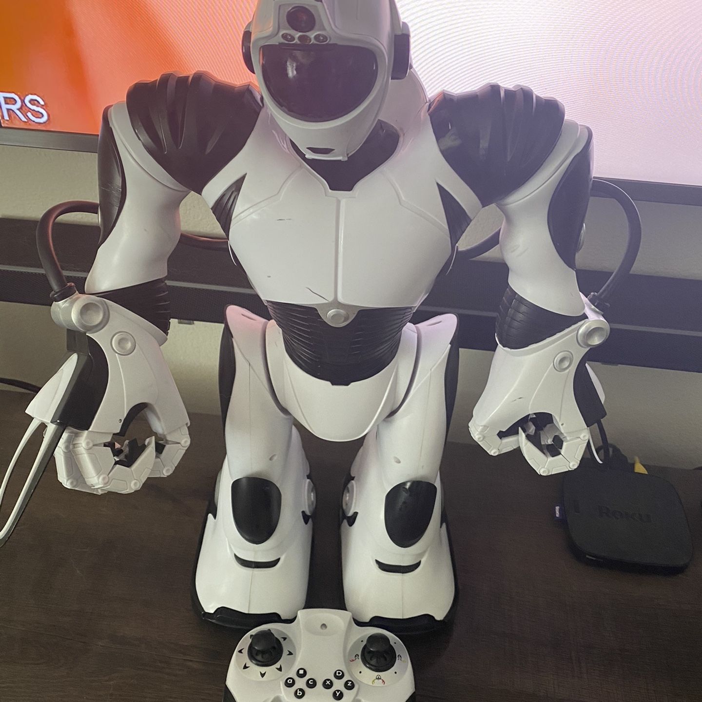 Wowwee Robosapien 2005 V2 Robot With Remote