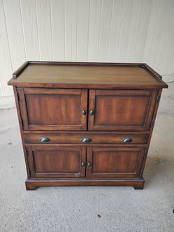 Beautiful storage cabinet, perfect for dining room!