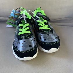 Minecraft Kids' Light-Up Sneakers SIZE 13