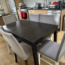 Expandable Table and 6 Chairs 