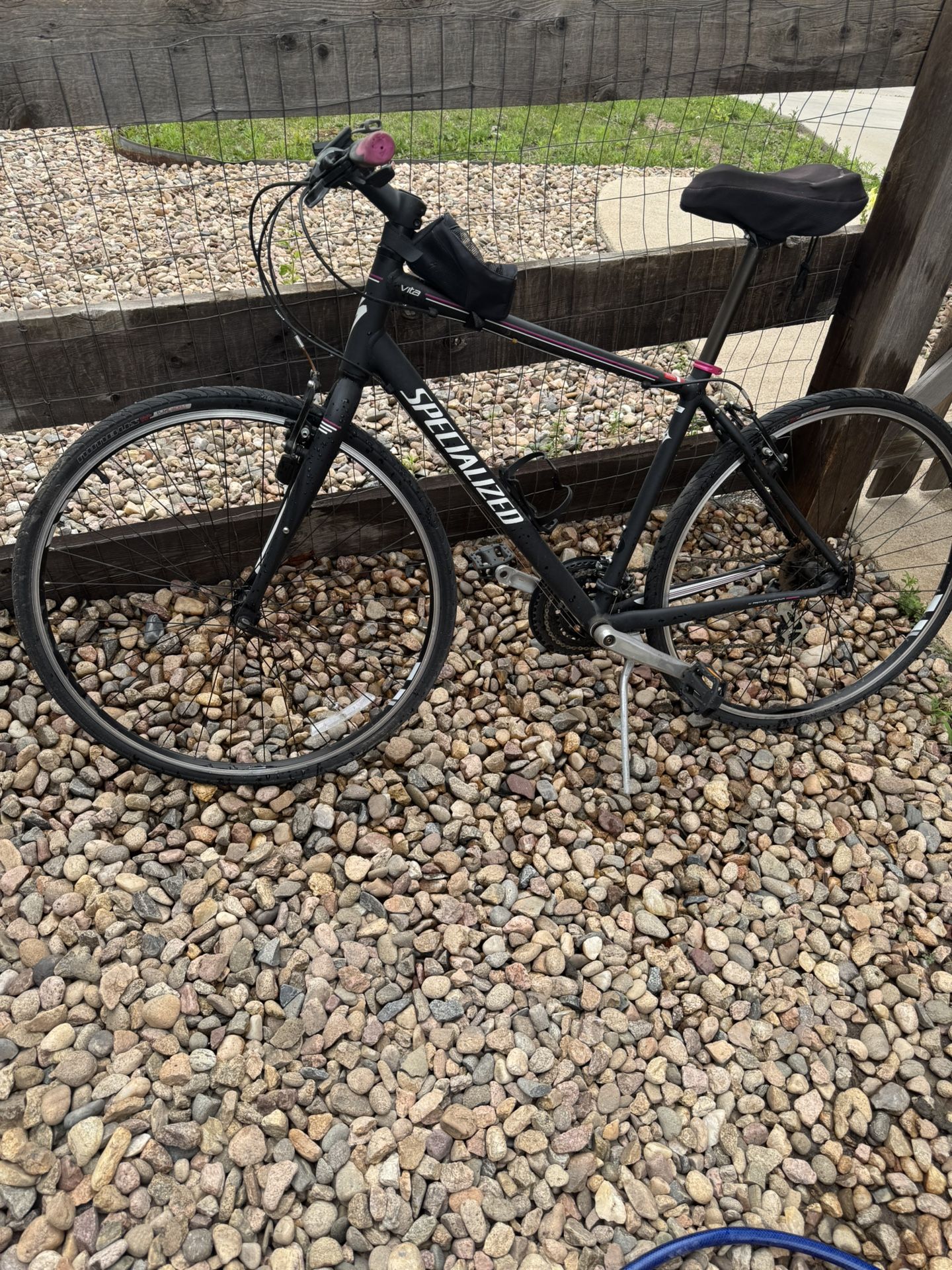 Pink Specialzied Vita Bicycle