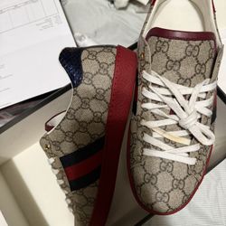 Gucci Sneakers - Preowned