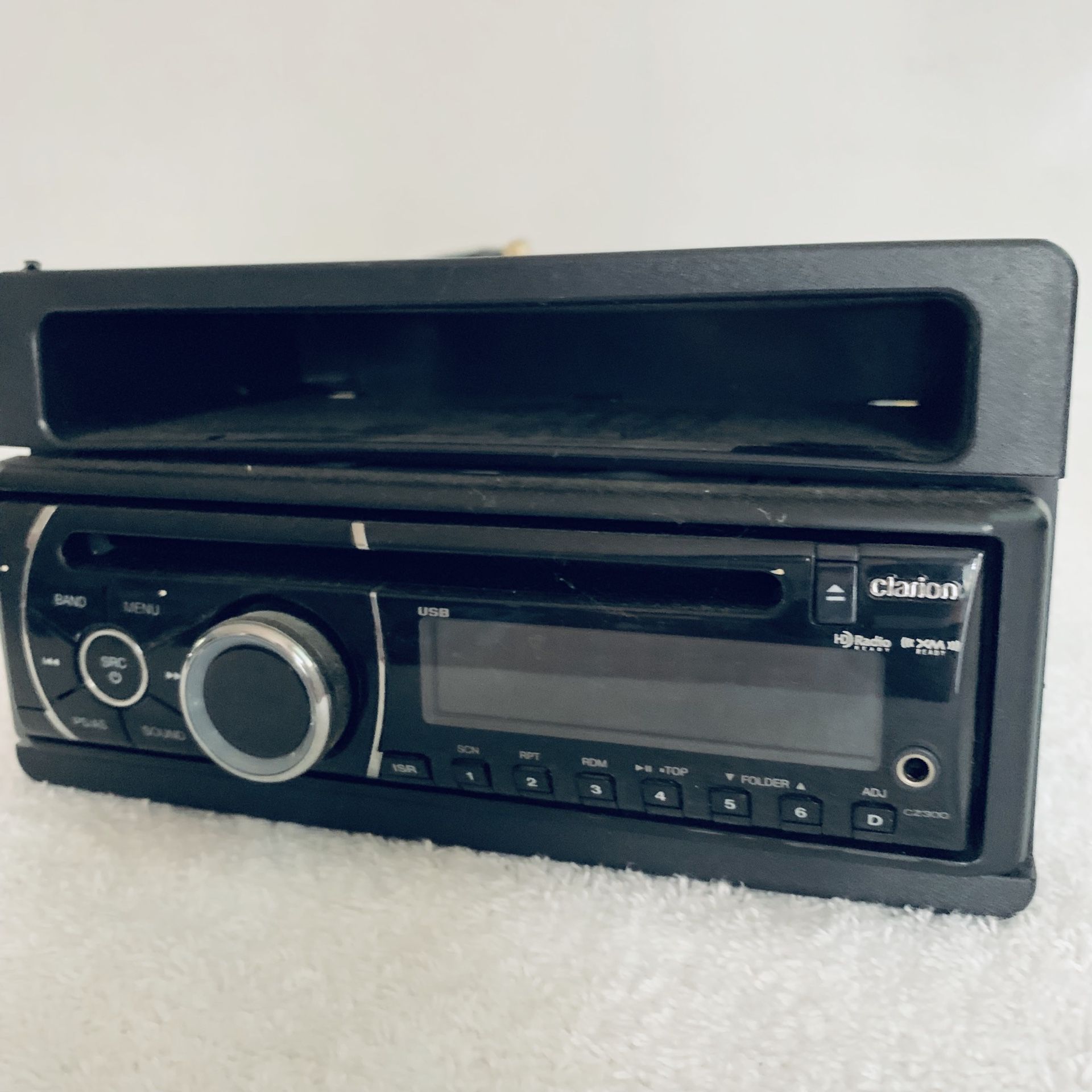 Clarion CZ-300 car radio + CD player
