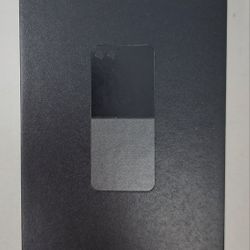 Brand New Samsung Galaxy Z Flip5. 512GB