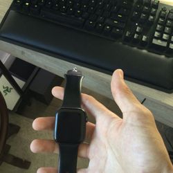 Apple Watch Series 5 44 mm (iCloud Locked)