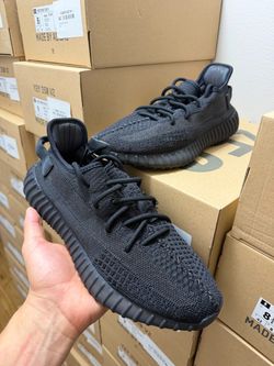 Yeezy boost 350 onxy 8.5 and 9
