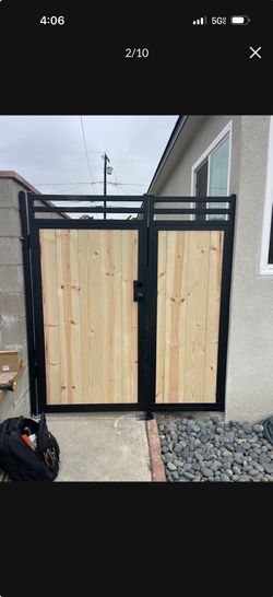 Side entry gate