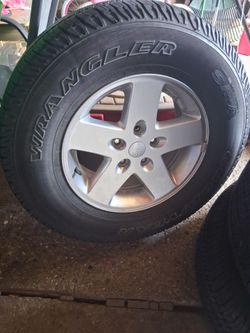Set of 5: 255 75 r17 rims and tires