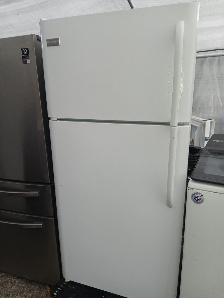 Frigidaire Refrigerator Top And Bottom Works Good 👍