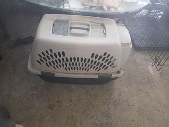 Plastic dog kennel