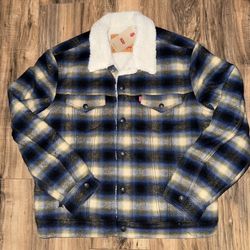 New Men’s Size medium Levi’s Plaid Sherpa Jacket 