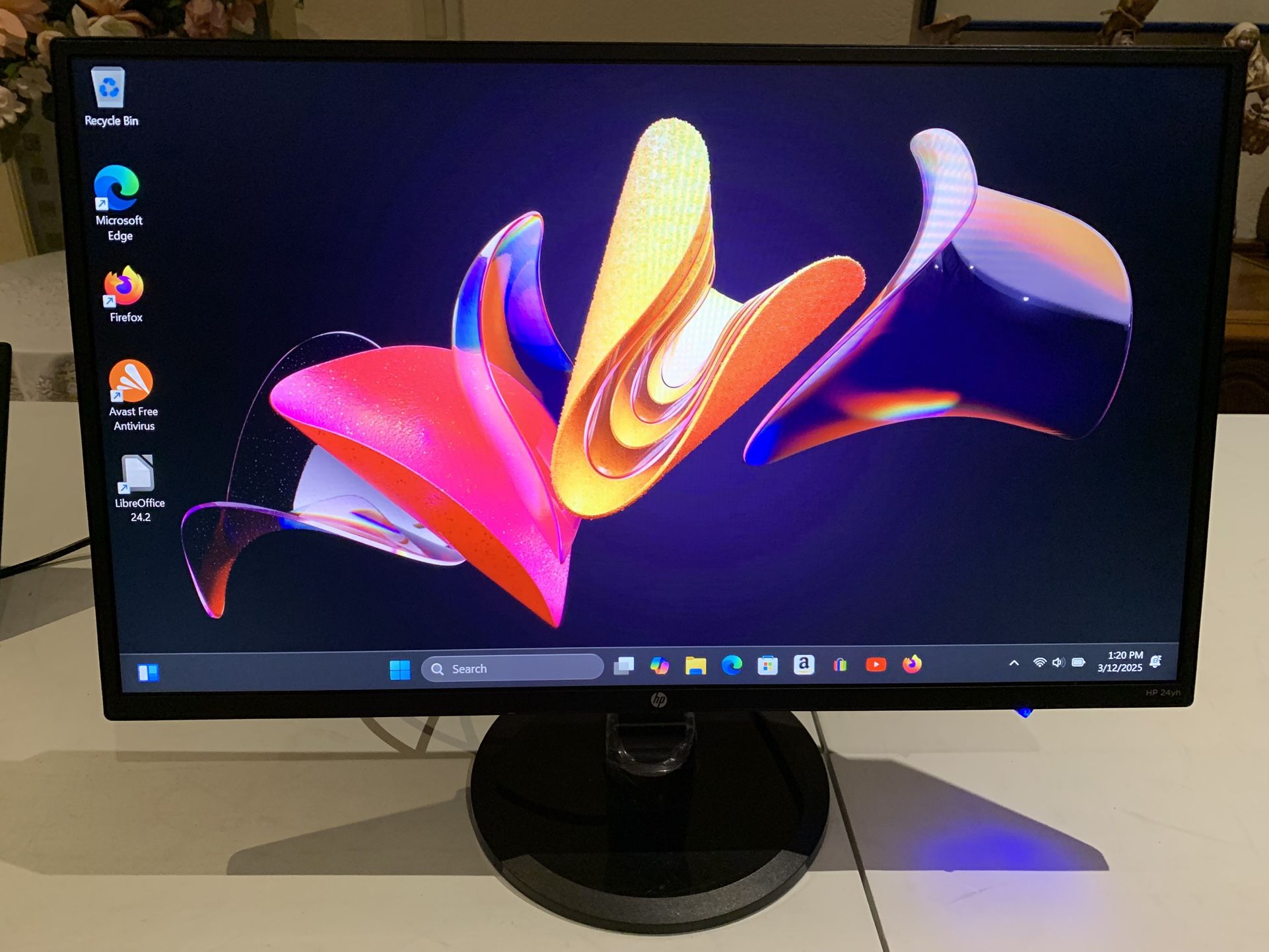 HP 24” LED MONITOR