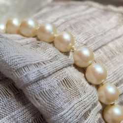 1960’s Vintage Majorca Pearl String Bracelet with Gold Tone Safety Clasp