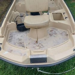 Bass Boat 10 Foot It's In Very Good Condition Live Well And Other Things 