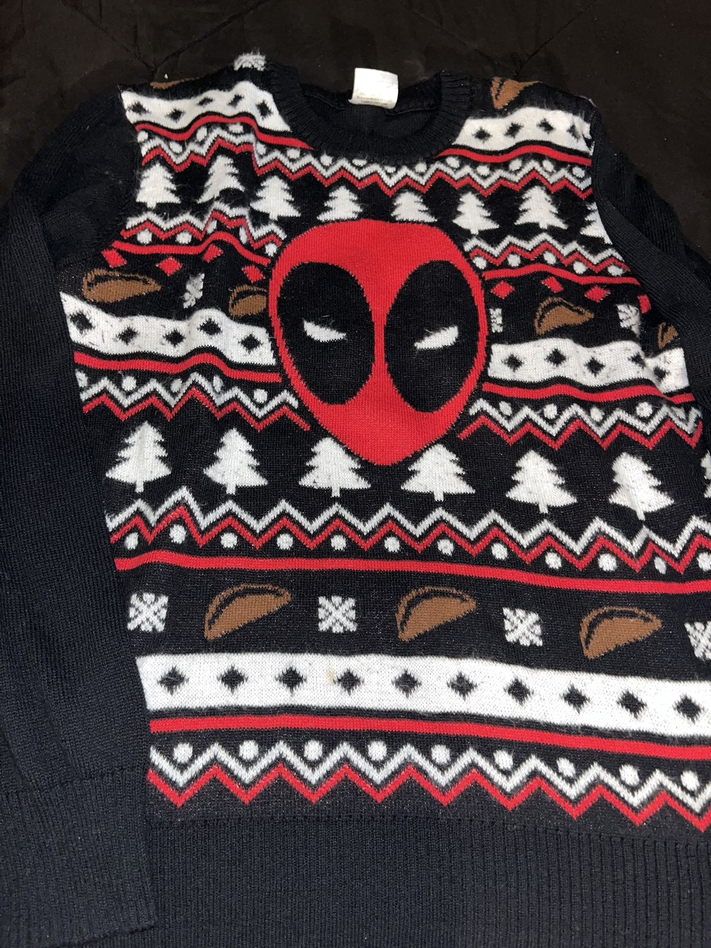 DEADPOOL CHRISTMAS SWEATER LARGE